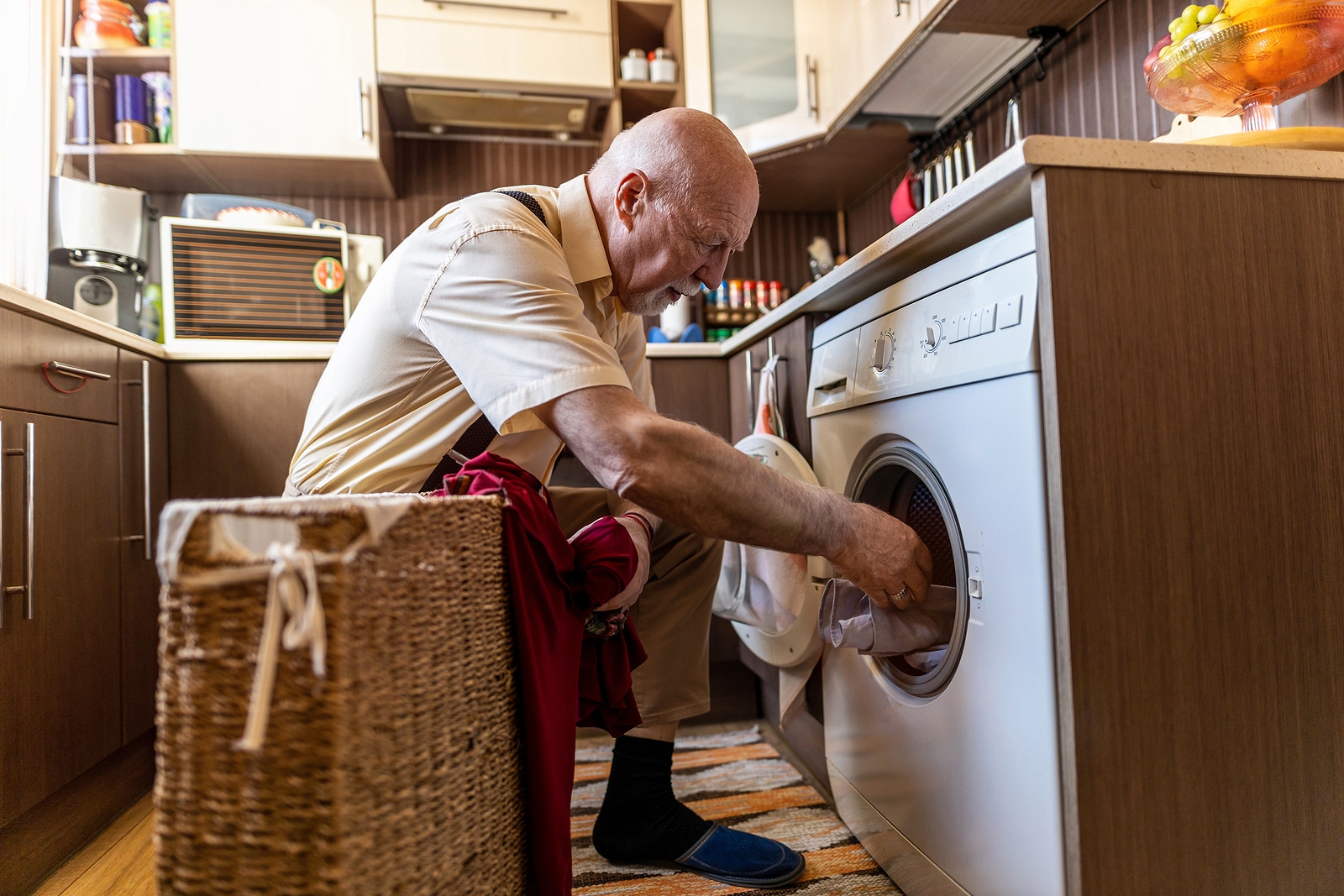 Senior Home Care: 5 Daily Chores Family Caregivers Can't Overlook